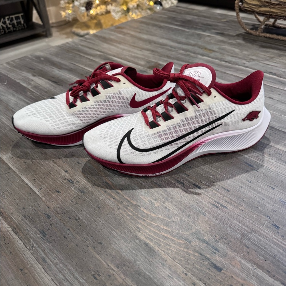 Unisex Nike Air Zoom Pegasus 37 Arkansas Razorback Sneakers